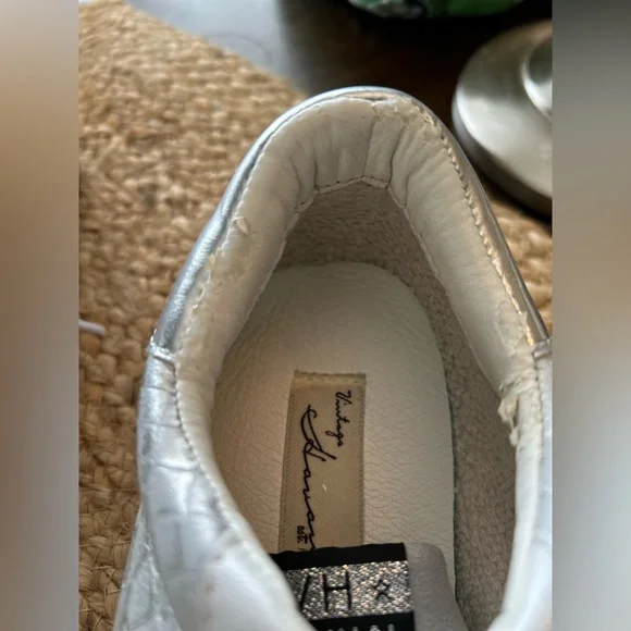 Vintage Havana White and Silver Sneakers with Classic Design light grey 11 - Picture 14 of 16